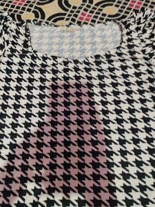 Chic Houndstooth Print Top