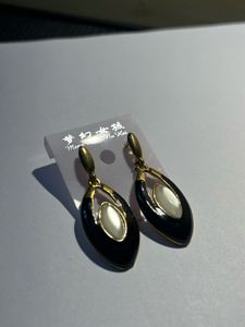 Elegant Drop Earrings - Black &amp; Gold Tone