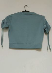 🎀 Beautiful Round Neck Crop Top 🎀