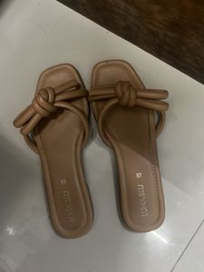 Luna Blu Women's Tan Knotted Sandals