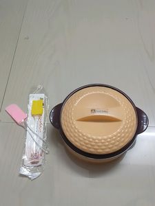 CASSEROLE AND 2 SPATULAS
