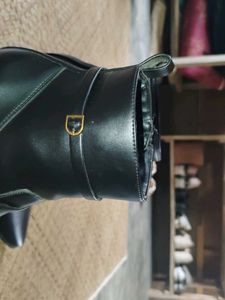 Chic Black Heeled Boots