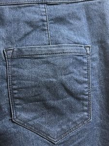 Skinny jeans with side stripes