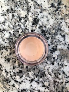 Concealer plus eyeshadow primer