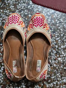 Embroidered Punjabi Jutti Flats