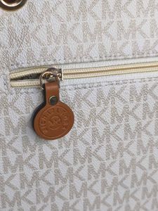 MICHAEL KORS POCKET OFF WHITE TOTE