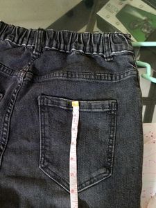 woman high-waist capri shorts.