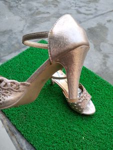 Golden Colour Beautiful Heel And Suit