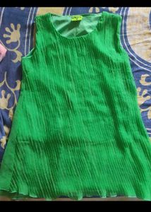 Stylish Green Pleated Sleeveless Top