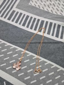 Sparkling Clover Pendant Necklace (NEW,UNUSED)