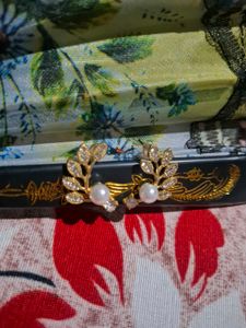 Elegant Pearl &amp; Crystal Leaf Earrings