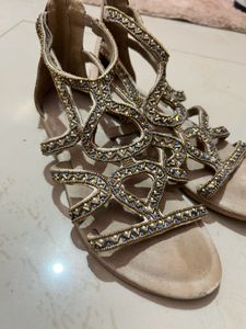 Luna blu Embellished Flat Sandals