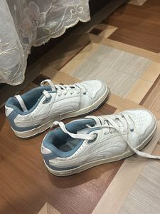 Puma White & Blue Sneakers