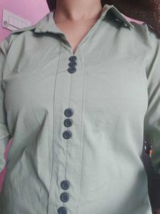 Comfortable Light Green Kurta with Button Detail