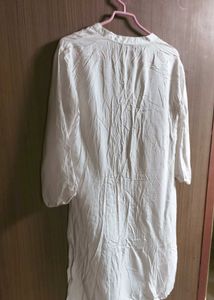 Off-white kurta with pink embroidery.y