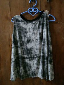 Stylish Sleeveless Top with Printed Overlay