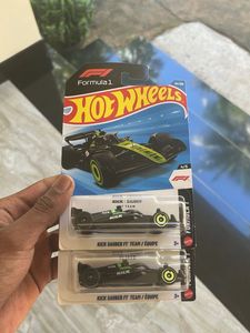 Hot Wheels f1 kick sauber combo