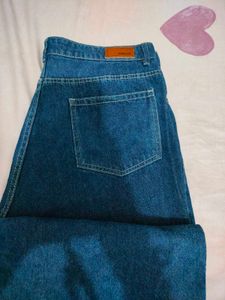Distressed straight fit Jeans