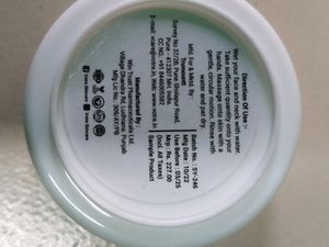 Votre White Essence Brightening Scrub