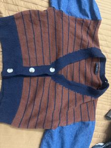 Stylish Cardigan with Denim Sleeves