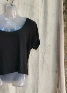 Classic Black Cropped T-Shirt