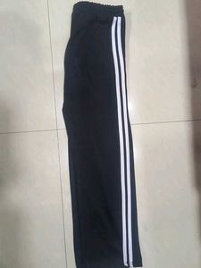 baggy sweatpants