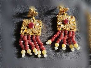 Elegant Gold Tone Maang Tikka &amp; Earring Set