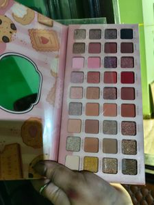 Sweet Cookie Eyeshadow Palette
