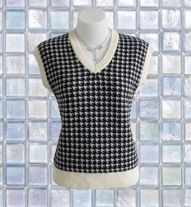 Houndstooth Knit Sweater Vest
