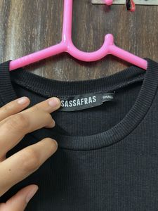 Black Cropped Lettuce Hem Top