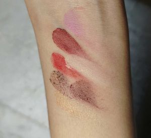 Eyeshadow, Lipstick and Eyeliner Combo set