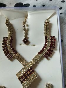 Stunning Jewel Set with Earrings