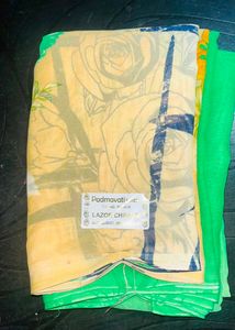 Elegant Chiffon Saree with Floral Print