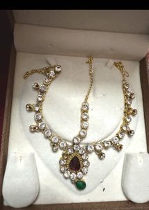 Elegant Kundan Necklace Set with Maang Tikka
