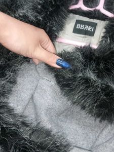 Stylish Grey Cropped Jacket with Fur Collar