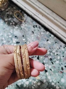 Set of 4 Golden Bangles