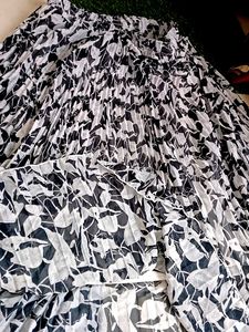 Chic Pleated Floral Midi Skirt