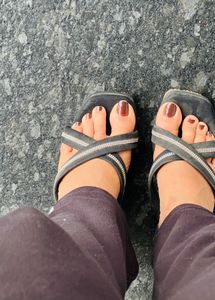 Stylish Black  Flip-Flops. heels for we