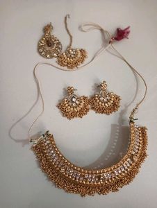 2 mang tika, necklace and earring