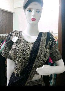 Elegant Black Kurta Set with Intricate Embellishme