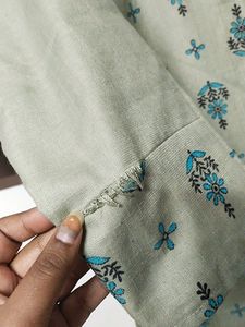 Beautiful sea green kurta. Breast size 38 , waist 32 to 34 and hips 36 to 38