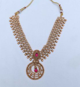 Elegant Gold Tone Necklace with Pink Stone