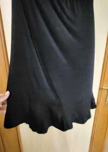 Chic Black Ruffle Hem Skirt Knee Length