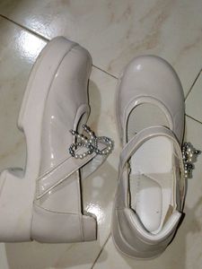 Cute Pearl Strap Girls heels