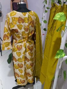 Very Beautiful Golden Leaves Detailing Suit Set