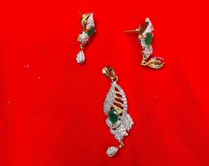 New AD PENDENT SET WITH TOPS