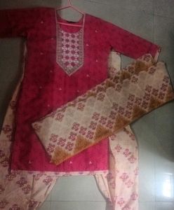 Price Dropped Beautiful Kurti Set With Dupatta