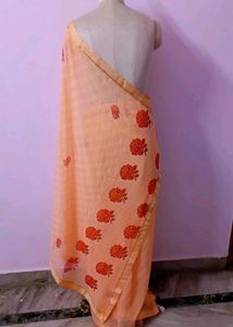 Peach Floral Saree😍👌