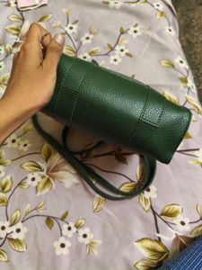 Stylish Green Textured Handbag