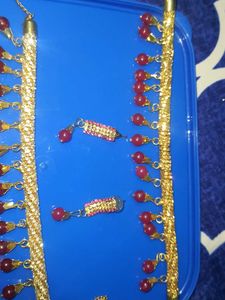 Gold Tone Necklace &amp; Earring Set